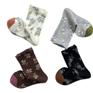 Retro floral cotton mid-tube socks set, autumn and winter vintage botanical style crew socks.