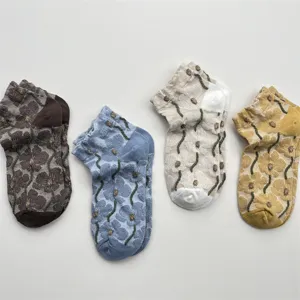 Vintage 3D floral embroidered short socks, breathable cotton low cut ankle socks detail view.
