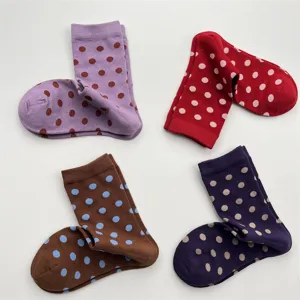 Jolies chaussettes douces et colorées à pois pour femmes automne hiver couleur