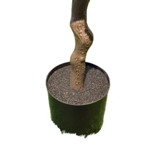 Kunstmatige magnolia potplant voor interieurdecoratie, realistische neppe boom in pot.