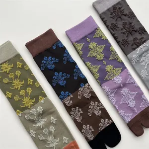 Chaussettes fente de type vintage relief floral femmes automne hiver coton chaussettes