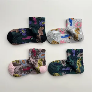 Women's Vintage Floral Relief Crew Socks Casual Cotton Blend Breathable Mid Tube Socks Daily Fashion Hosiery