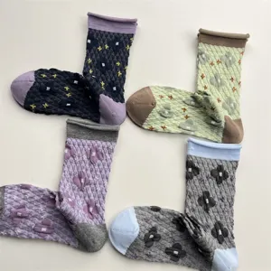 Japanese vintage embossed floral socks with contrast rolled cuffs. Cute mid-tube cotton socks.