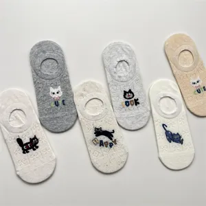 Cute cartoon cat breathable mesh low cut invisible socks, summer thin cotton boat socks.