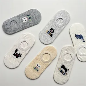 Cute cat embroidered low cut invisible boat socks detail view, breathable mesh cotton.