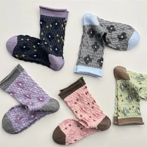 Japanese retro relief floral women socks sweet contrast color rolled cuff crew socks ins style