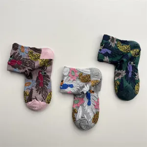 Women vintage oil painting floral mid-tube socks autumn winter 3d relief cotton socks