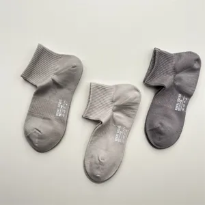 Chaussettes courtes homme en maille respirante unies coton sport coupe basse détail