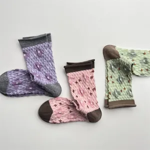 Women vintage embossed floral mid-tube socks color-blocked rolled edge cotton socks