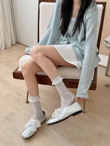 Chaussettes mi-mollet japonaises en maille florale respirante avec bordure en dentelle
