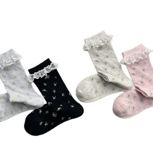 Chaussettes mi-hautes japonaises mignonnes à fleurs avec maille respirante et volants dentelle.