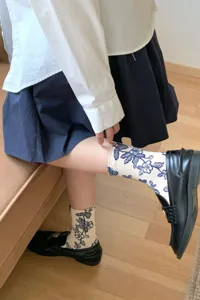 Calze a tubo medio ricamate con fiori stile coreano, eleganti calze di cotone retrò da donna.