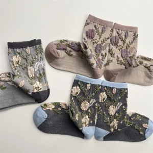 Retro floral embroidered mid-calf socks for women autumn winter breathable cotton socks