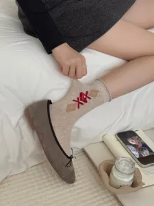 Retro argyle mid-tube socks featuring cute red bow details and cozy cotton fabric for women.