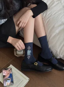 Korean retro rolled-edge argyle mid-calf socks for women, sweet cute cotton slouch socks.