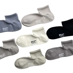 Chaussettes courtes respirantes en coton unies pour hommes, lot de chaussettes de sport en maille.