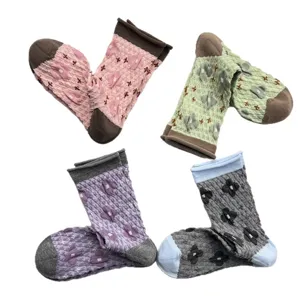 Japanese retro embossed floral women socks sweet contrast color rolled cuff mid tube socks