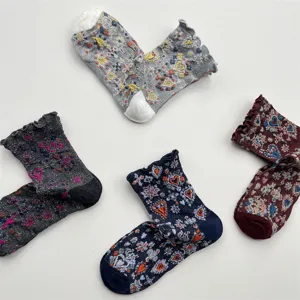 Vintage 3D relief heart silver thread women mid-tube socks with lettuce edge, 4 colors.