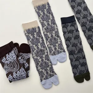 Japanese retro botanical floral embossed split-toe socks, autumn winter cotton mid-calf socks.