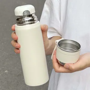bouteille d'eau de sport en acier inoxydable 316 isolante thermique portable avec sangle.