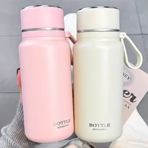 Minimalistische edelstahl isolierflasche mit tragegriff und grossem fassungsvermoegen.