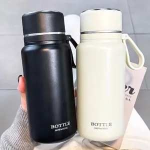 Minimalistische große isolierte Wasserflasche für Damen und Herren, Edelstahl Thermobecher mit Deckel.