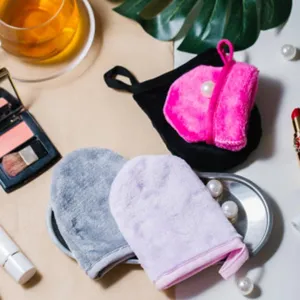 Soft microfiber facial cleansing mitt and exfoliating makeup removal glove detail shot.