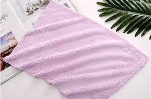 Weiches Korallenfleece Reinigungstuch Detailaufnahme, stark saugfähiges Küchentuch.