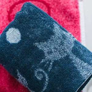 Toalla facial de jacquard de algodón suave con diseño de gato, altamente absorbente y duradera.