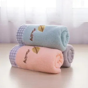 Thickened pure cotton soft face towel, absorbent daily facial towel with leaf embroidery for home use.