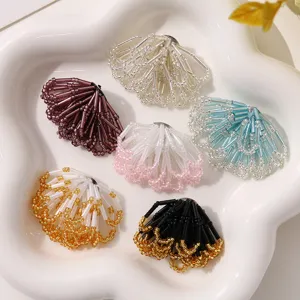 Französische elegante perlenbesetzte hohle Blumen DIY Zubehör für Ohrringe und Broschen.
