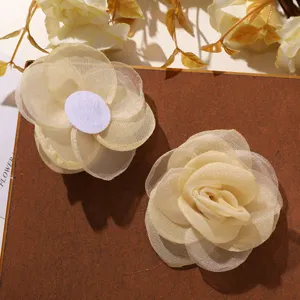 Flores de malla transparente hechas a mano accesorio DIY camelia de tela horquilla corsé