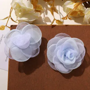 Flor de camelia de malla transparente hecha a mano, accesorio DIY para pinza, azul elegante.