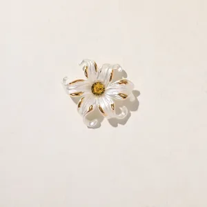 Vintage luxe fleur strass dorée DIY accessoire cheveux chaussure détail vue gros plan