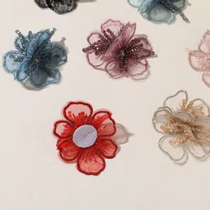 Flores bordadas de organza con centro de cuentas, manualidades DIY y adornos para el cabello Hanfu.
