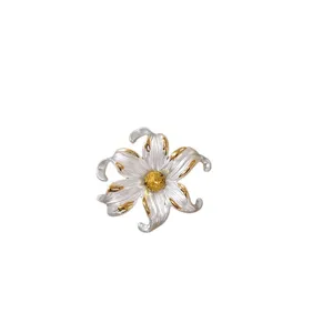Accessoire de coiffure fleur à six pétales diamant plaqué or de luxe rétro principal