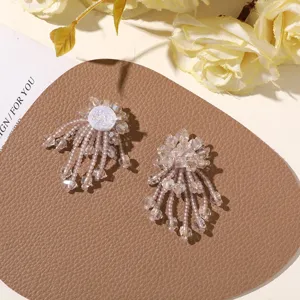 Accesorios DIY de borlas de cuentas de color caramelo para pendientes y zapatos.
