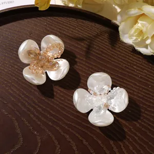 Pearl crystal flower patch DIY accessories, elegant white floral design for custom jewelry crafts.
