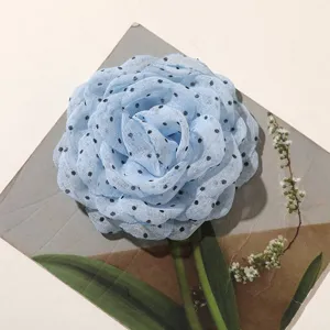 Accessorio di fiore di rosa in tulle a pois azzurro chiaro fai da te molletta per capelli