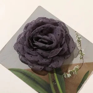 Fiore di rosa in rete a pois viola scuro, ideale per fermagli per capelli e abbigliamento.