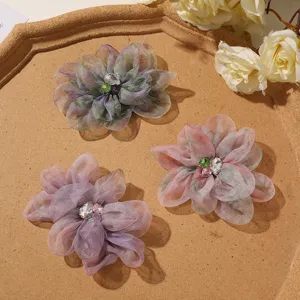 Verloop organza bloemen DIY accessoires met strass kern voor broches en tassen.
