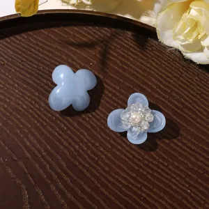 Resin four-petal flower DIY accessories with crystal pearl center for shoes and jewelry.