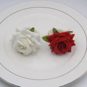 Set di portatovaglioli con rose artificiali fatte a mano per decorazione tavola banchetto dettaglio