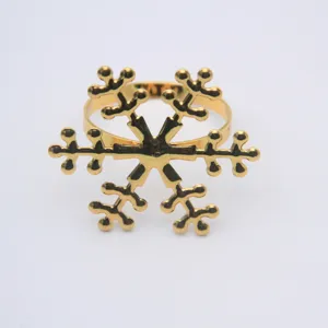 Goldener Schneeflocken Serviettenring fuer Weihnachts-Tischdeko, edler Metall Serviettenhalter.