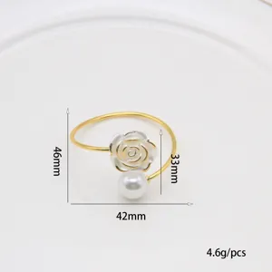Detail view of the elegant gold napkin ring with white rose and pearl decoration, 4.6g.