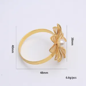 Gold metal flower napkin ring with central pearl decoration, size 48x40x38mm, pack of table decor.