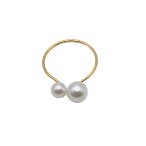Elegant pearl napkin ring with gold-tone wire, perfect for wedding table decor and family dinner settings.