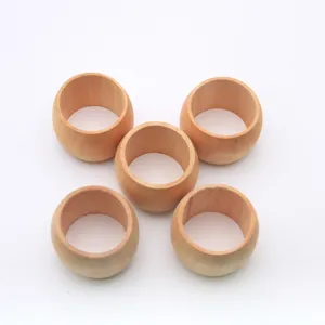 Vista detallada de servilleteros de madera, material de bambú natural, diseño elegante.