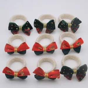Handmade Christmas bow twine napkin rings set, elegant fabric and rope table decor for hotel.