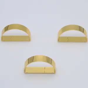 Lots de ronds de serviette en metal dore, decors de table elegant en forme de D.